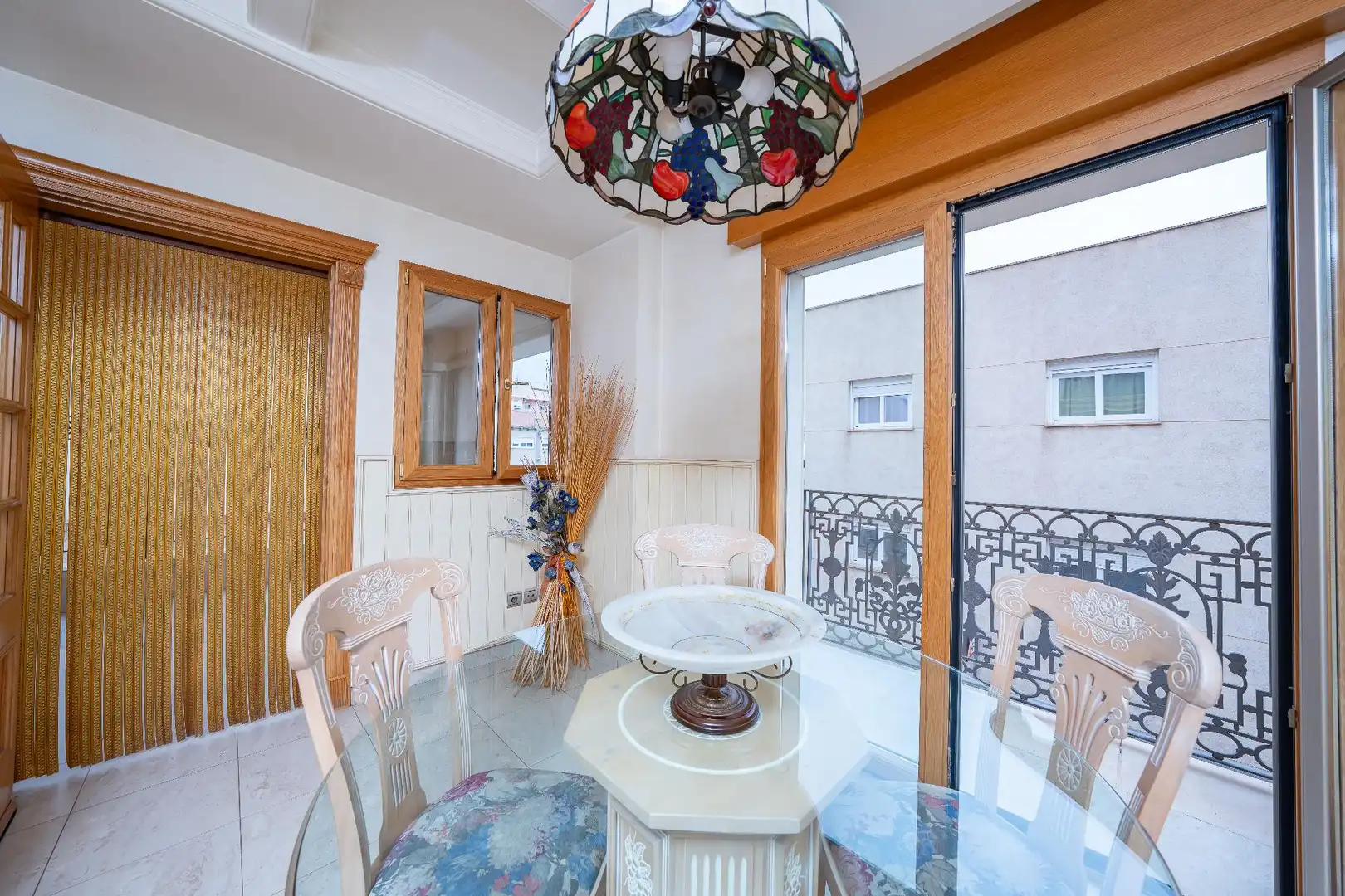Esszimmer von Einfamilien-Reihenhaus zum Verkauf in Novelda mit Heizung, Terrasse und Balkon