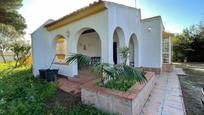 Vista exterior de Casa o xalet en venda en Chiclana de la Frontera amb Jardí privat, Terrassa i Traster