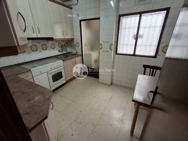 Piso en Venta en Calle Adarves Bajos en San Ildefonso - Catedral