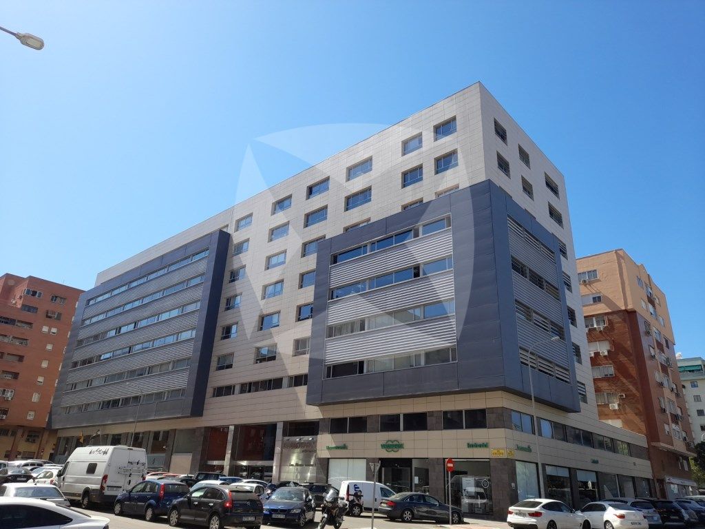 Vista exterior de Oficina en venda en Badajoz Capital amb Aire condicionat