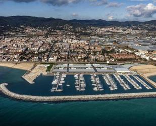 Aparcament de Pis en venda en Premià de Mar amb Aire condicionat, Terrassa i Moblat