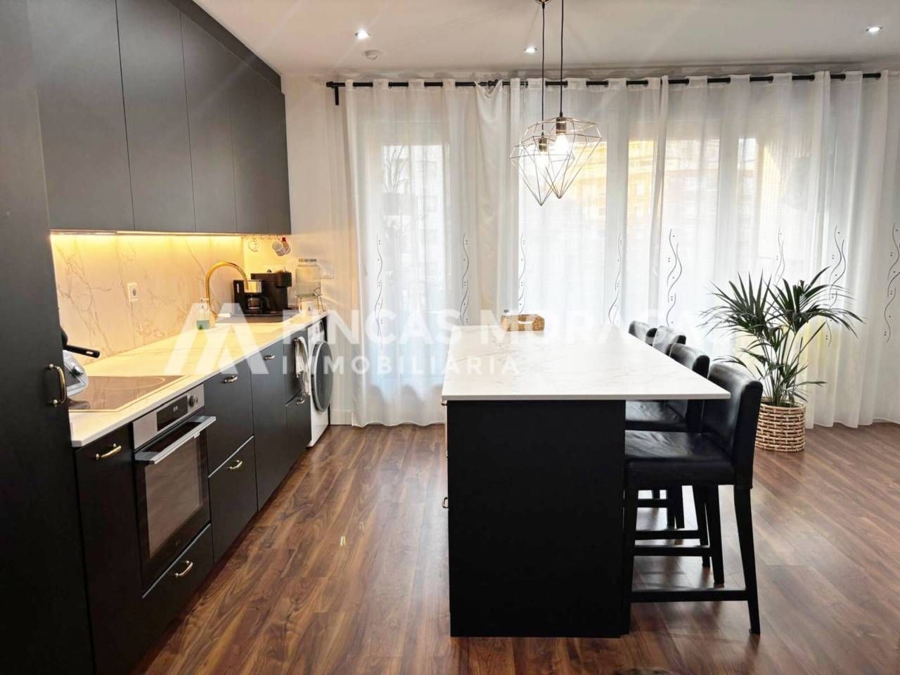 Cocina de Piso en venta en L'Hospitalet de Llobregat con Aire acondicionado, Calefacción y Parquet
