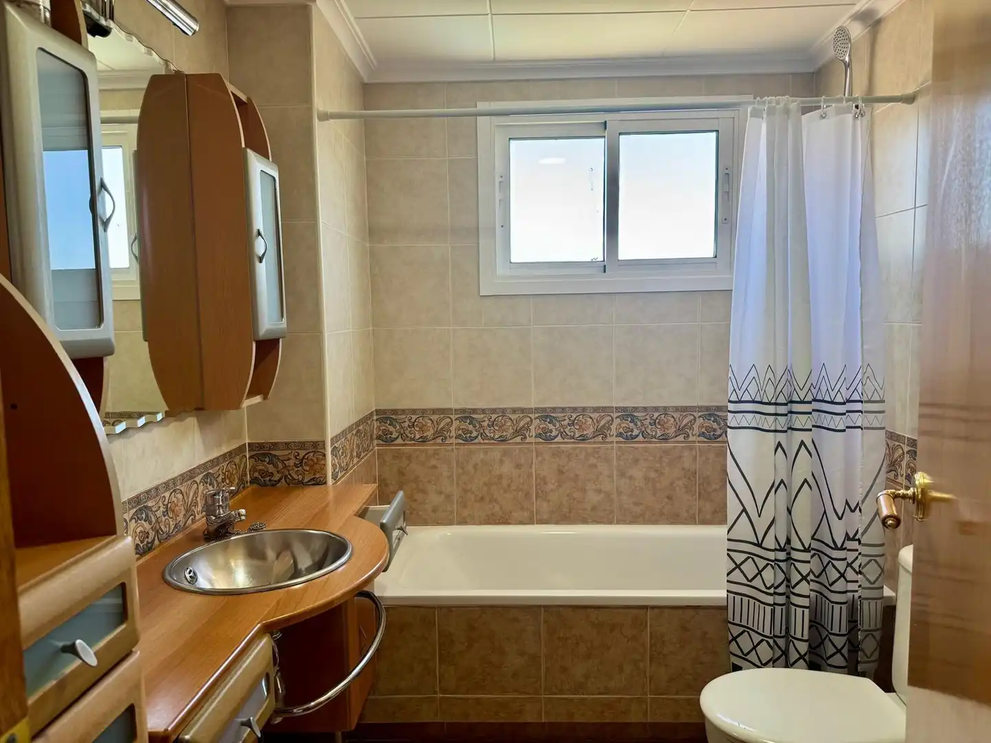 Bathroom of Apartments for rent in Alicante / Alacant  with Air Conditioner, Furnished and Community pool