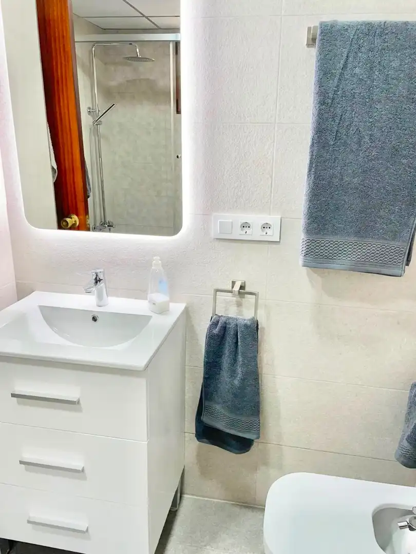 Bathroom of Apartments for rent in Cartagena  with Air Conditioner, Furnished and Washing machine