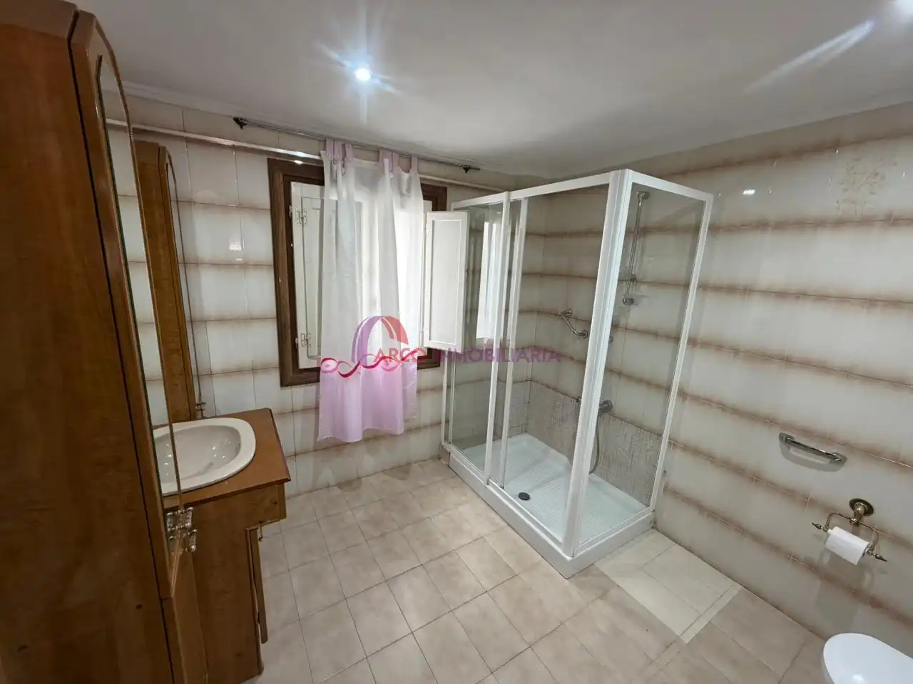 Baño de Piso en venta en Burgos con Calefacción, Terraza y Amueblado