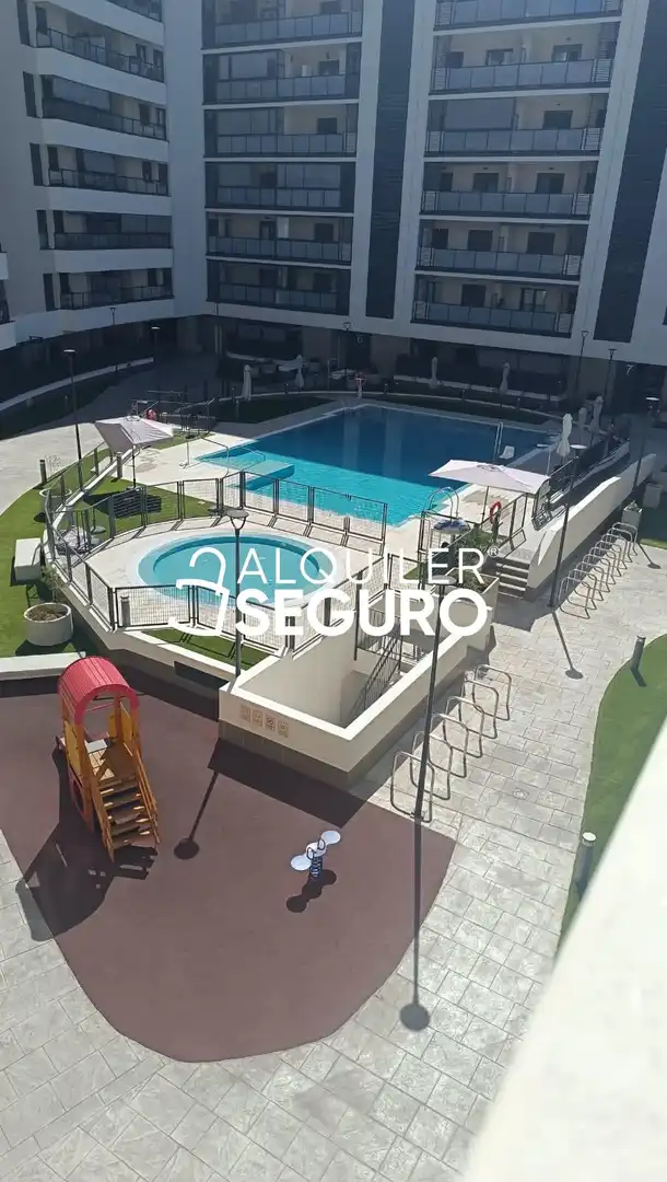 Piscina de Piso de alquiler en Sevilla con Aire acondicionado, Trastero y Piscina
