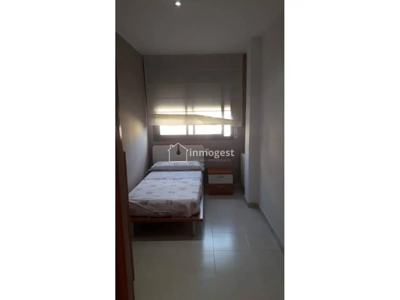 Schlafzimmer von Wohnung zur Miete in Salt mit Klimaanlage, Heizung und Balkon