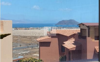 Außenansicht von Wohnungen zum verkauf in La Oliva mit Terrasse
