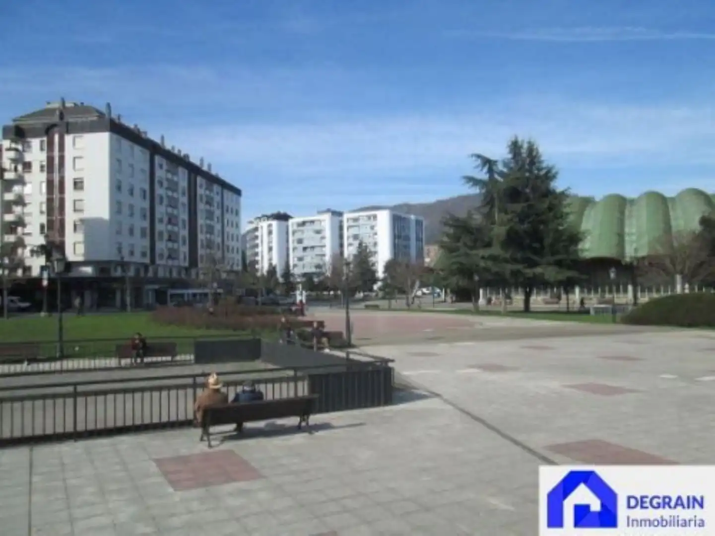 Vista exterior de Local de lloguer en Oviedo 