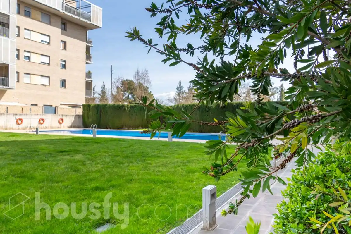 Piscina de Pis en venda en Vilafranca del Penedès amb Aire condicionat, Calefacció i Jardí privat