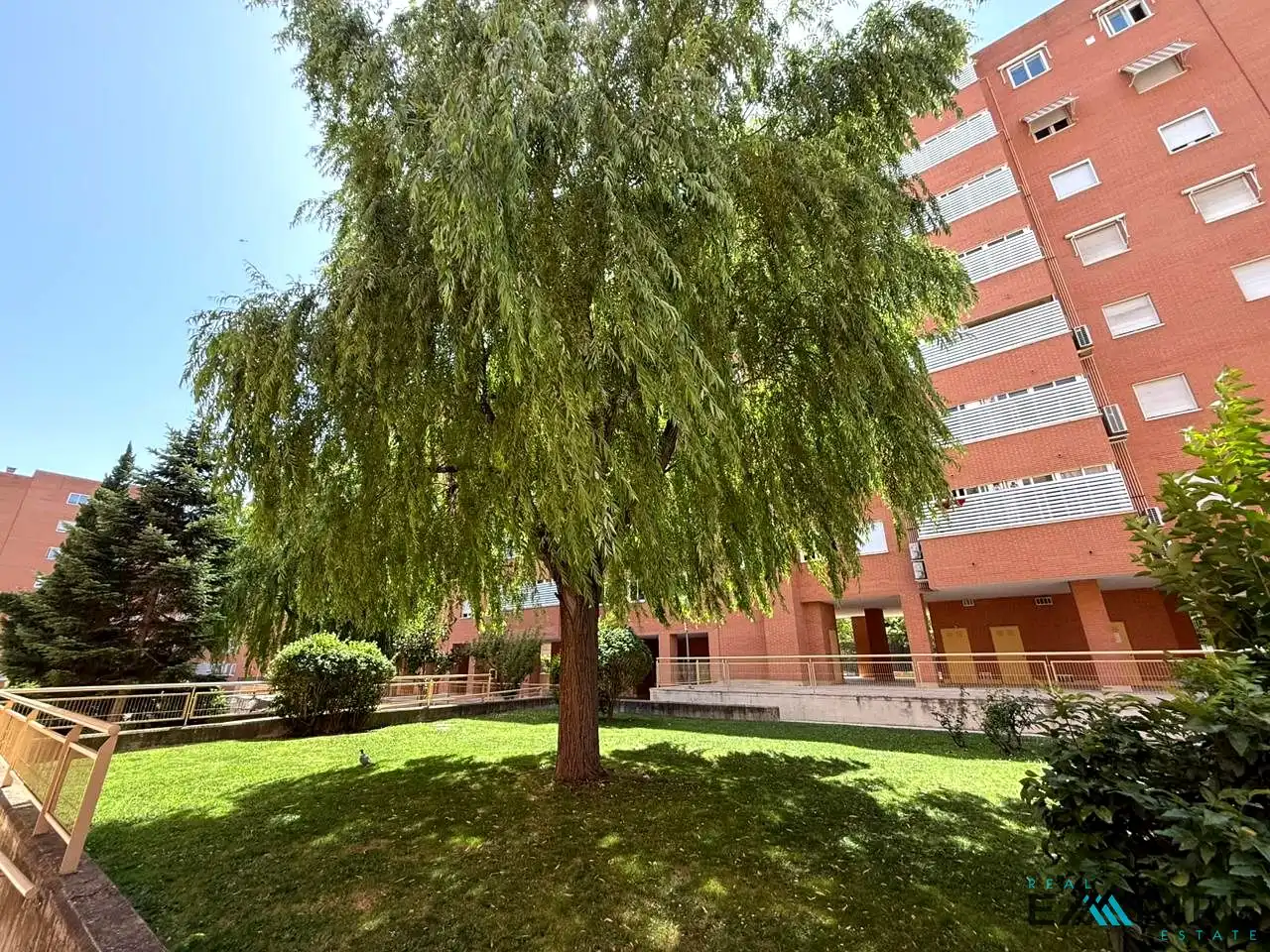 Vista exterior de Piso en venta en Madrid con Calefacción, Trastero y Piscina