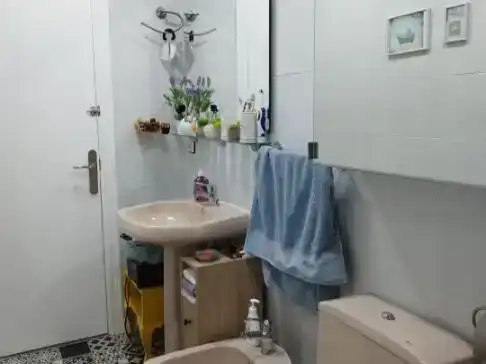 Badezimmer von Wohnung zur Miete in Cervera del Río Alhama mit Klimaanlage