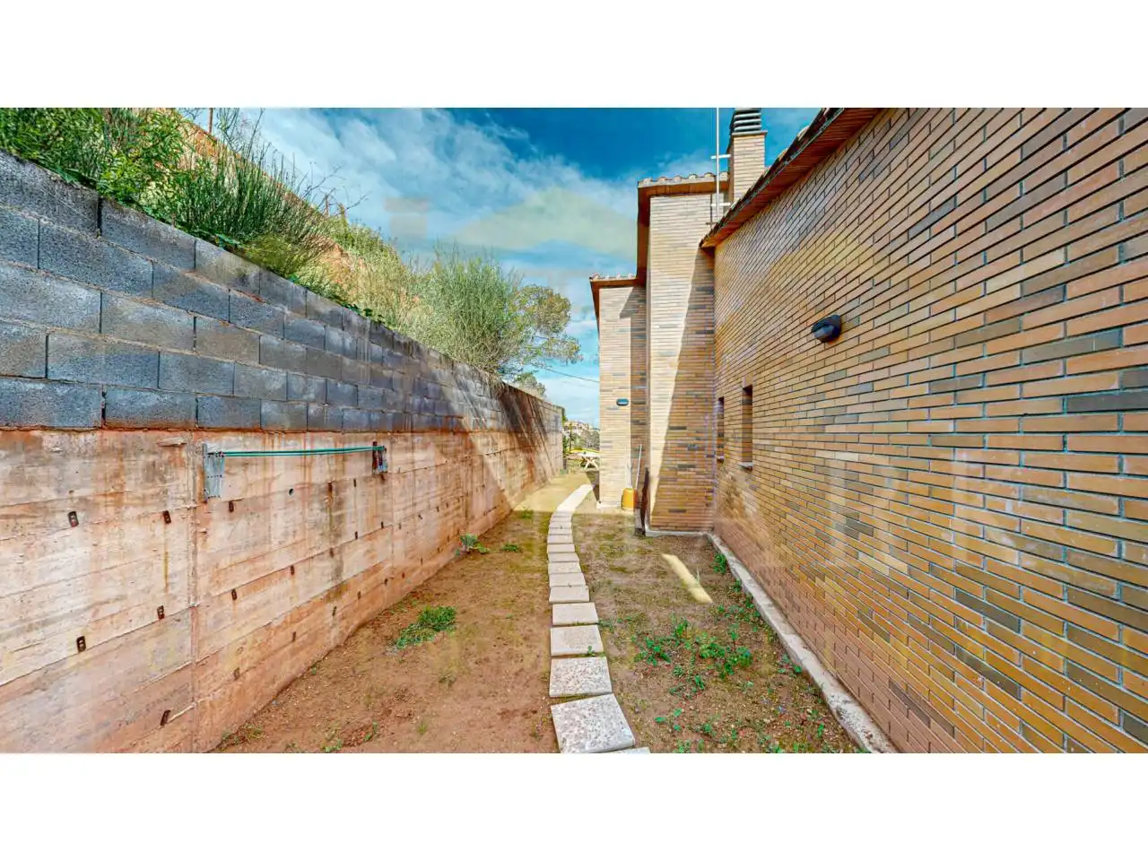 Vista exterior de Casa o xalet en venda en Corbera de Llobregat amb Calefacció i Terrassa
