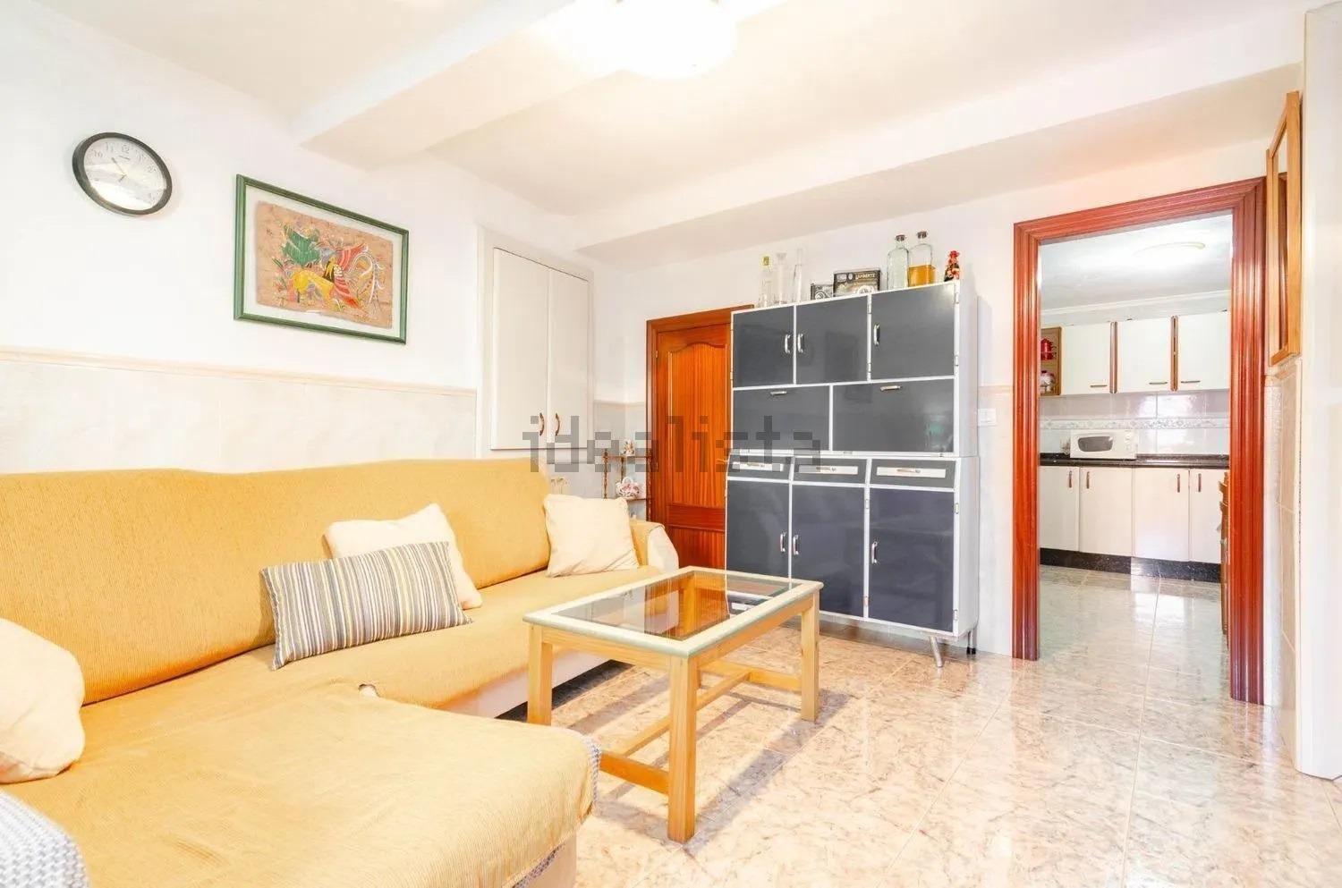 Sala d'estar de Casa o xalet en venda en Camarenilla amb Traster i Moblat