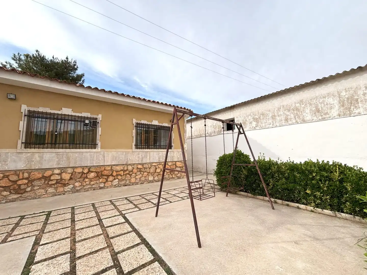 Jardí de Finca rústica en venda en La Almarcha  amb Calefacció, Jardí privat i Piscina