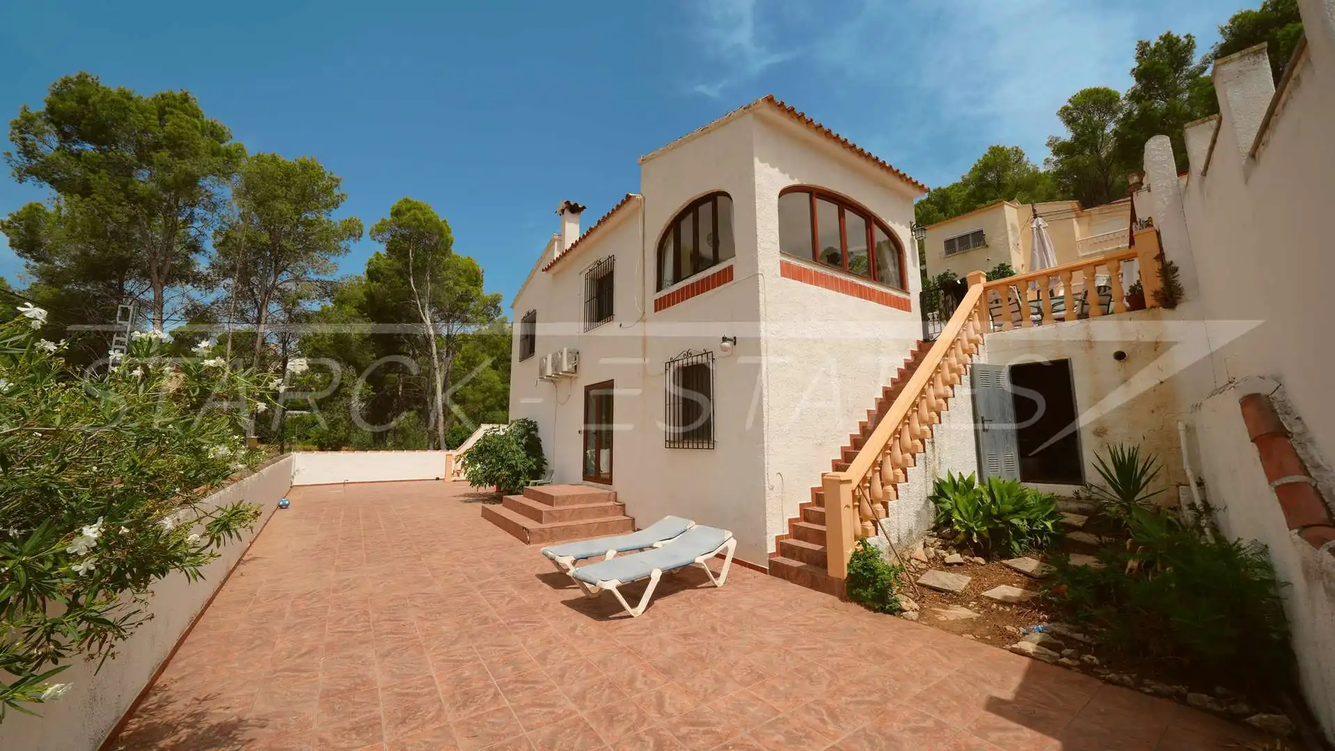 Vista exterior de Casa o xalet en venda en L'Atzúbia amb Aire condicionat, Jardí privat i Piscina
