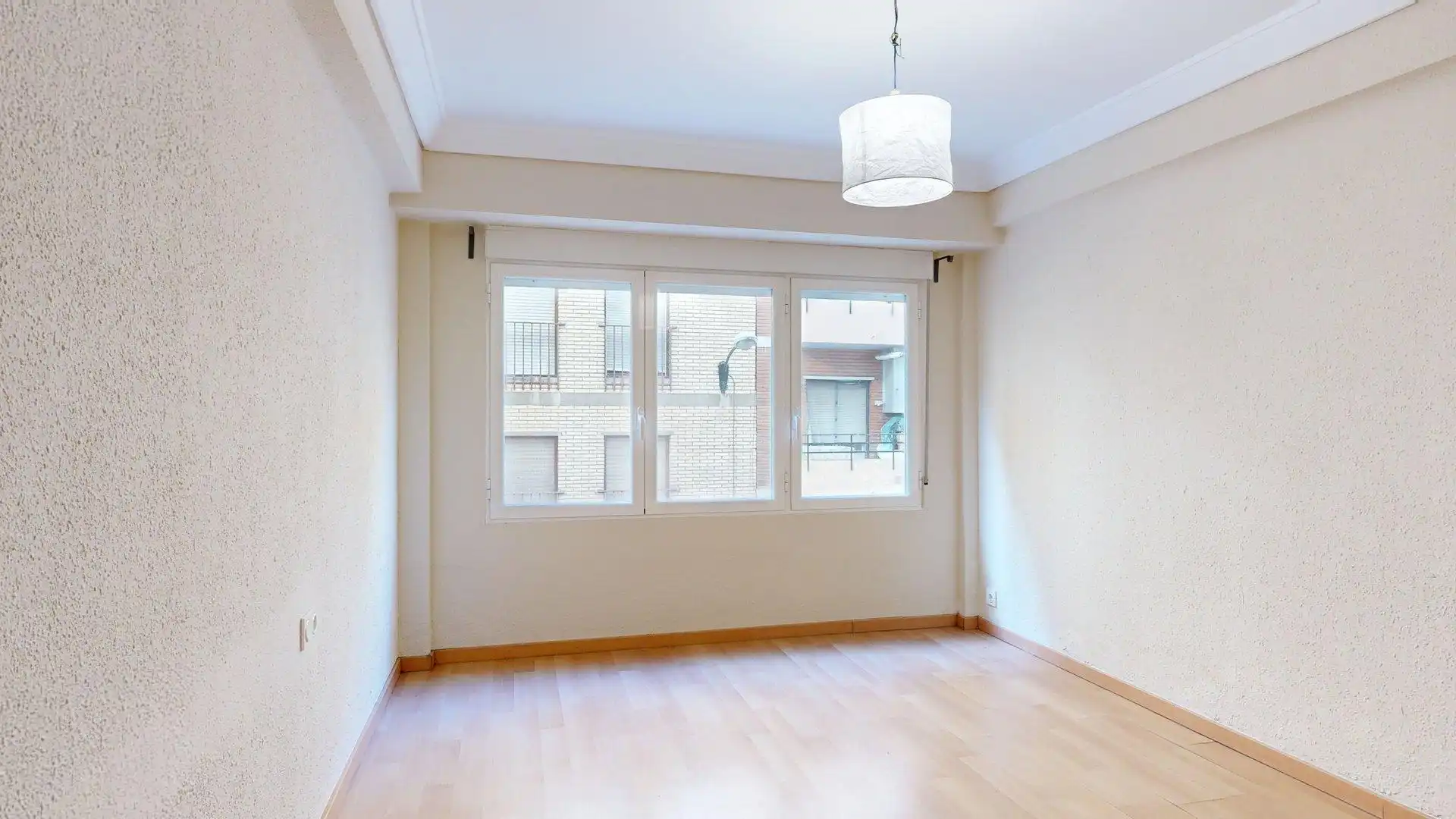 Habitación de Piso en venta en Zaragoza con Calefacción, Terraza y Balcón