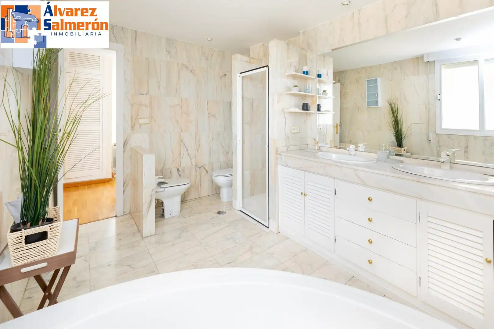 Bathroom of Houses for sale in Granada  with Air Conditioner, Private garden and Terrace