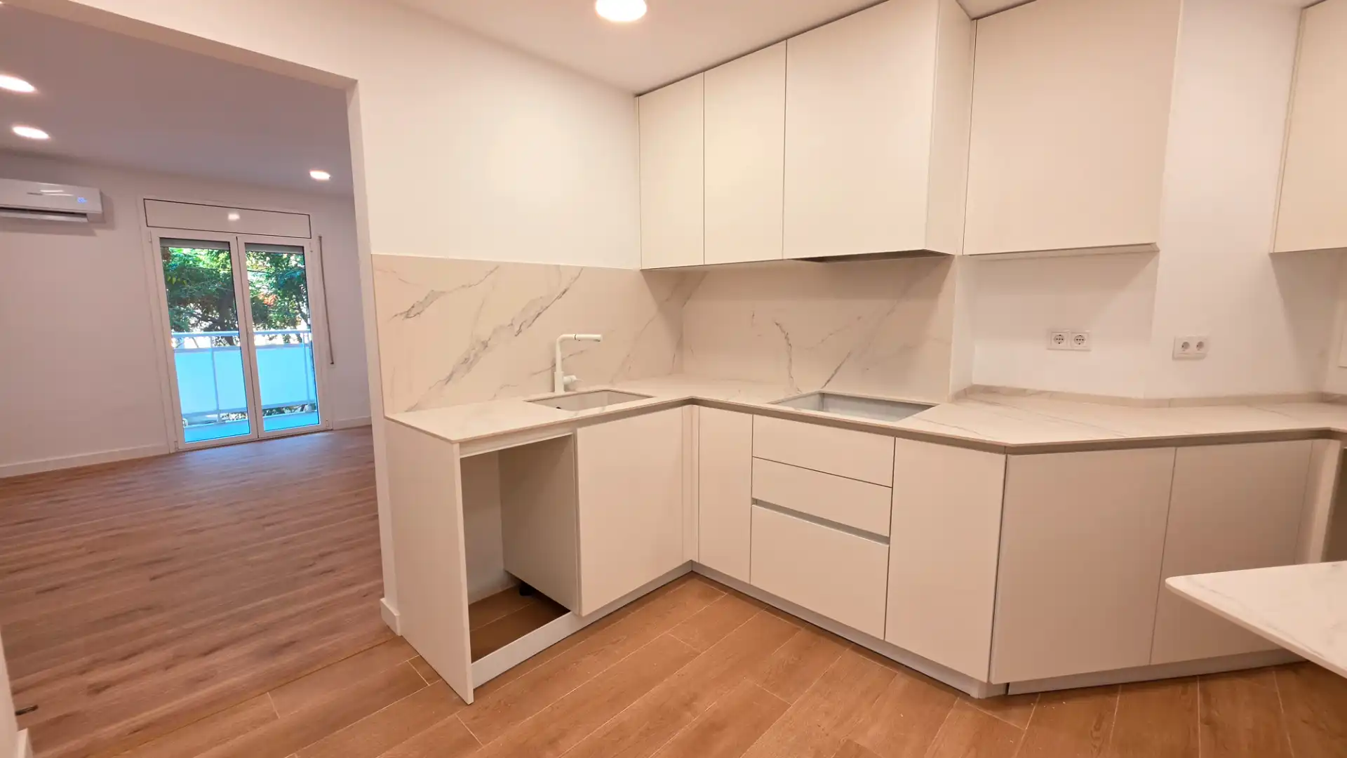 Küche von Wohnung zum Verkauf in Tarragona mit Klimaanlage, Heizung und Parkett