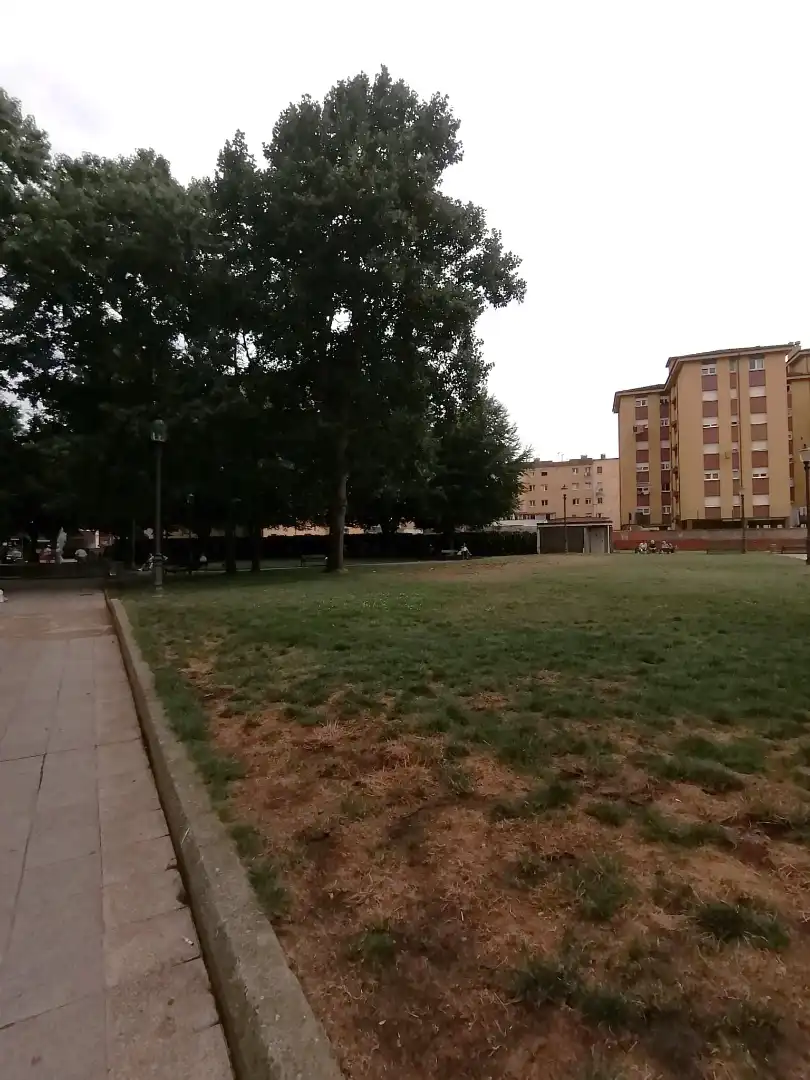Pis en venda en Gijón  amb Parquet, Terrassa i Moblat