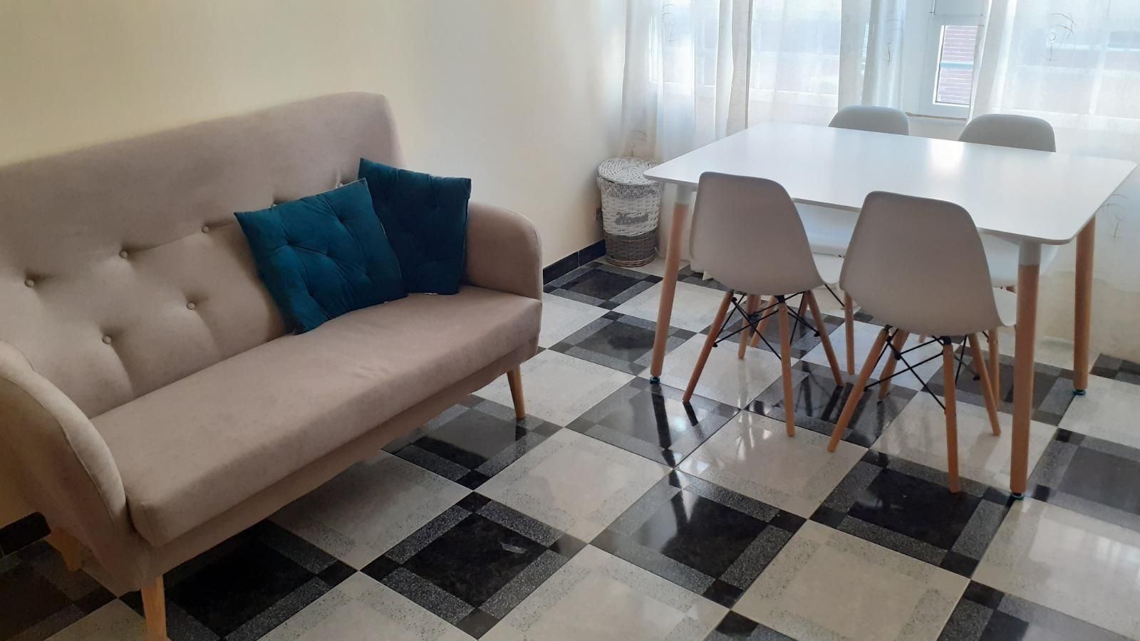 Sala de estar de Apartamento de alquiler en  Almería Capital