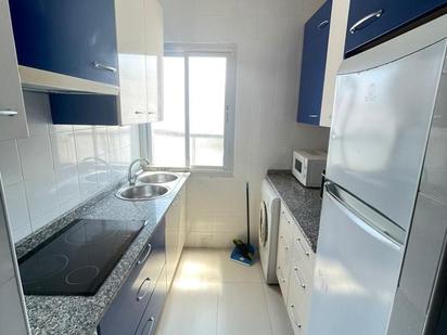 Kitchen of Flat to rent in  Sevilla Capital  with Air Conditioner and Balcony