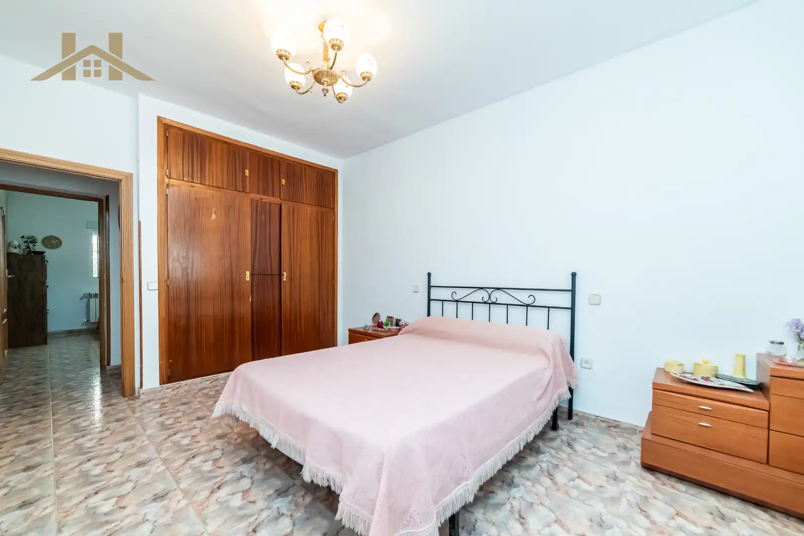 Habitación de Casa adosada en venta en Villa del Prado con Aire acondicionado, Jardín privado y Piscina