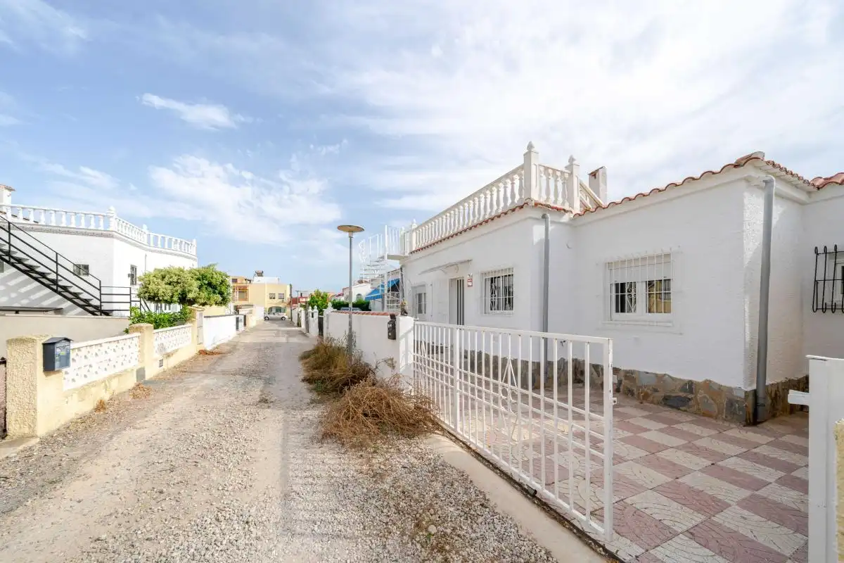 Vista exterior de Casa o chalet de alquiler en Elche / Elx con Aire acondicionado, Calefacción y Jardín privado