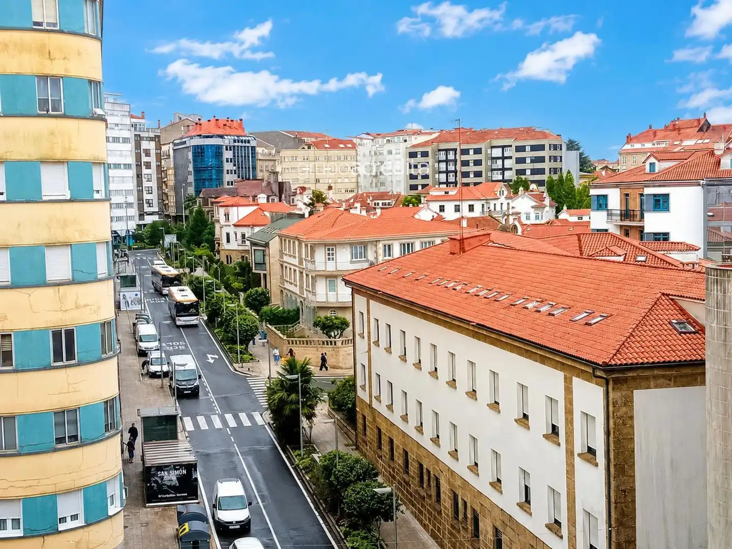 Vista exterior de Piso en venta en Santiago de Compostela  con Calefacción y Parquet