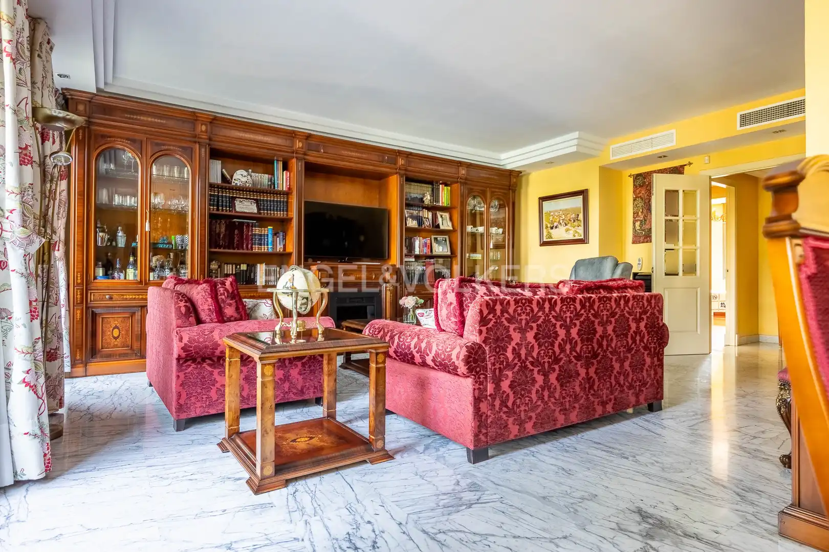 Living room of Flat for sale in Sevilla  with Air Conditioner, Heating and Private garden