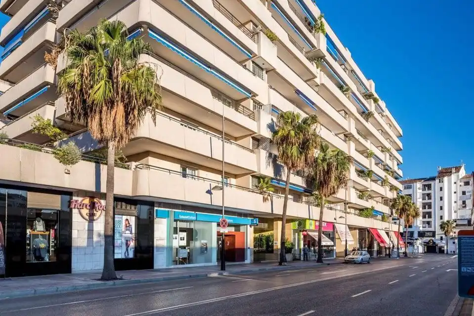Apartament amb piscina en venda a JOSE SARAMAGO-PTO BANUS 1, imagen 2