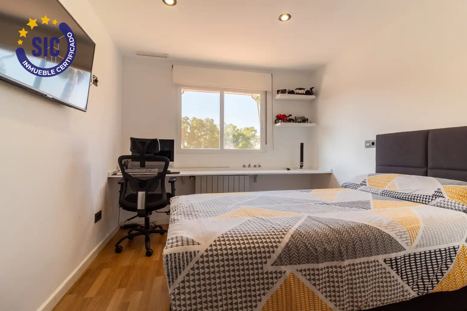 Dormitori de Casa adosada en venda en Sagunto / Sagunt amb Aire condicionat, Jardí privat i Parquet