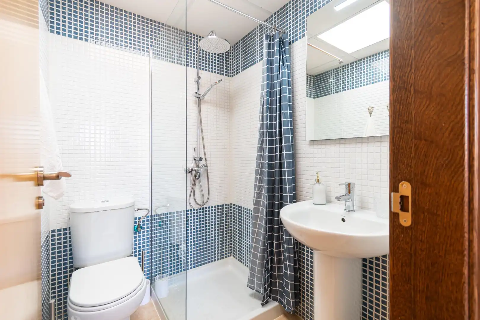 Bany de Apartament en venda en Águilas amb Aire condicionat, Terrassa i Moblat