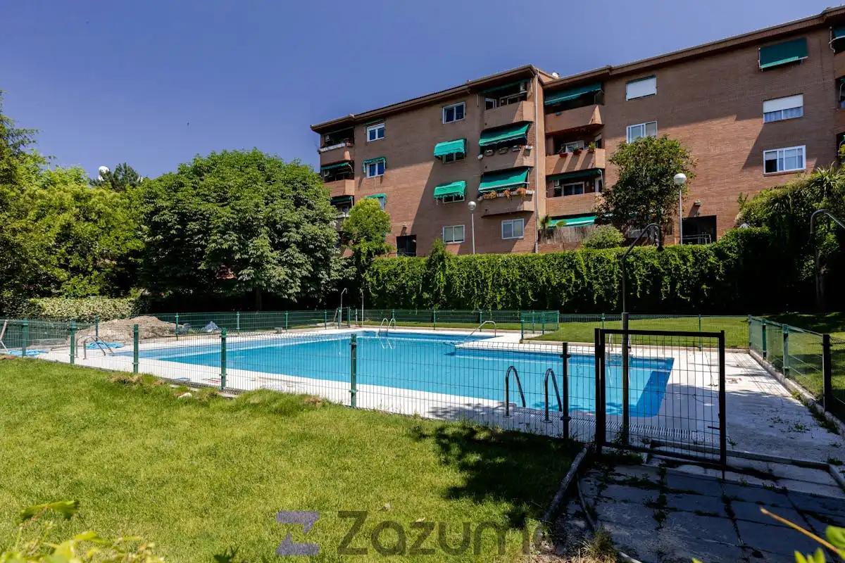 Piscina de Pis de lloguer en Majadahonda amb Aire condicionat, Calefacció i Terrassa