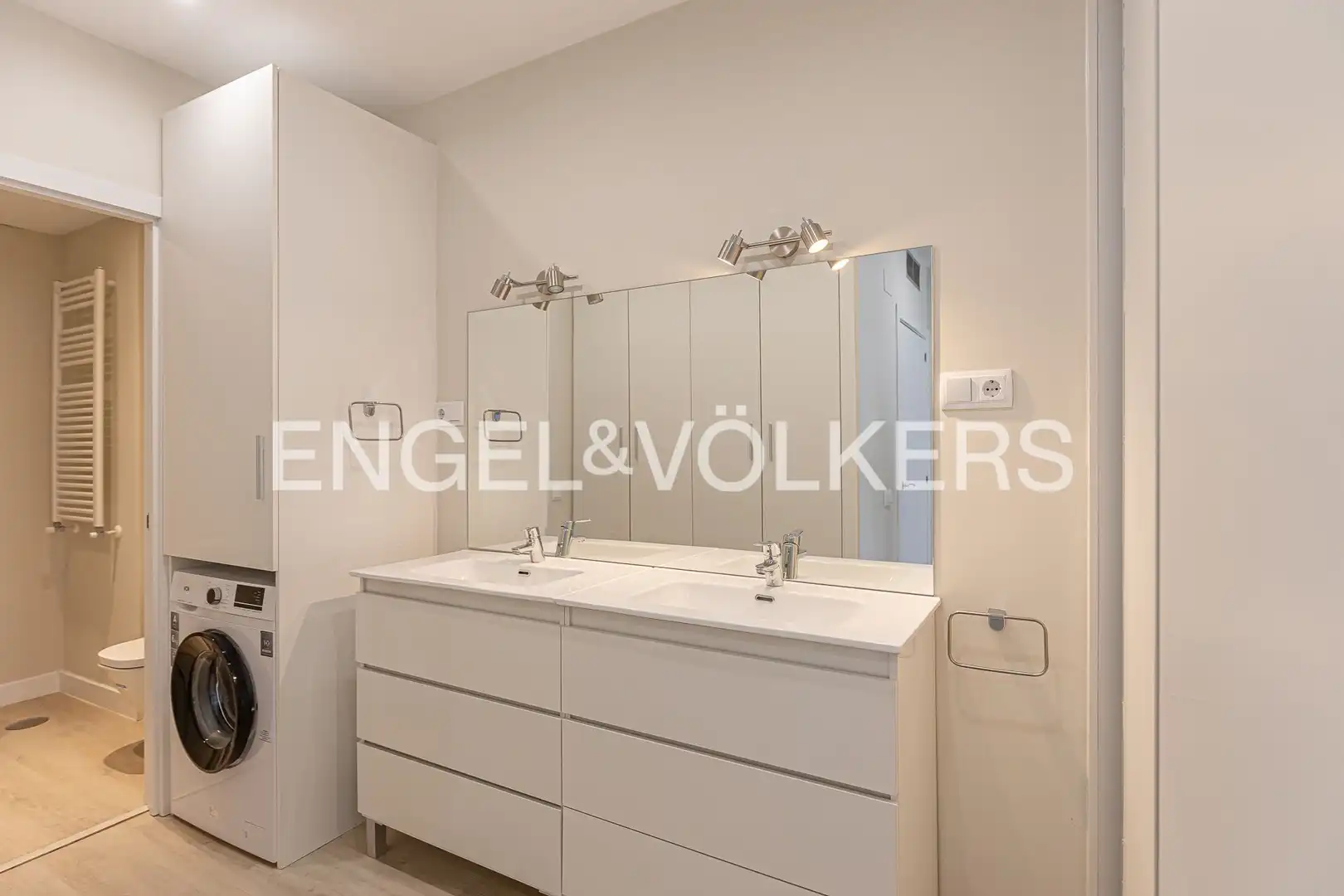 Bathroom of Flat for rent in Madrid  with Air Conditioner, Heating and Terrace
