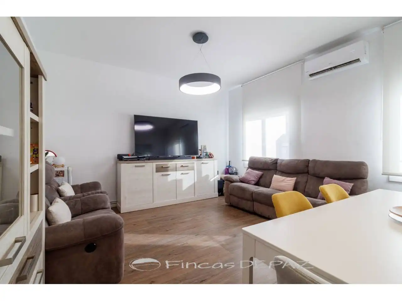 Sala de estar de Piso en venta en L'Hospitalet de Llobregat con Aire acondicionado, Calefacción y Parquet