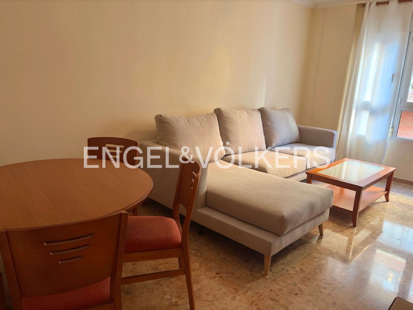 Sala d'estar de Apartament de lloguer en  Valencia Capital amb Aire condicionat, Calefacció i Moblat