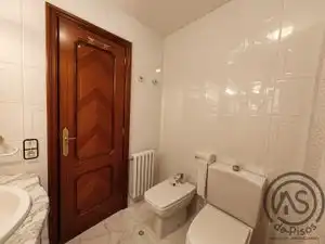 Bany de Casa o xalet en venda en La Puebla de Híjar amb Aire condicionat, Calefacció i Jardí privat