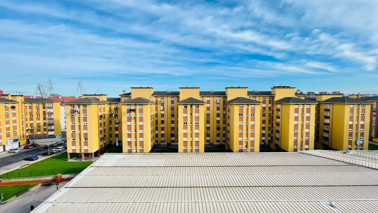 Vista exterior de Piso en venta en Gijón  con Calefacción