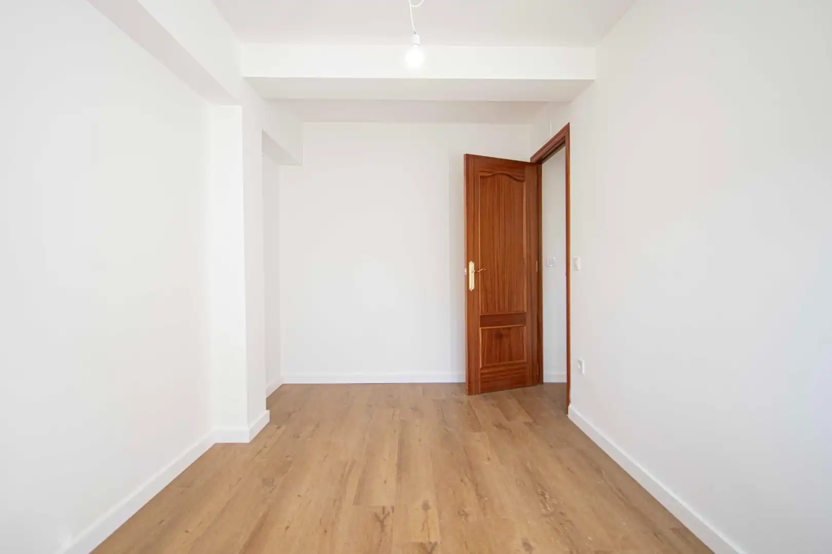 Bedroom of Flat for sale in Sevilla  with Air Conditioner