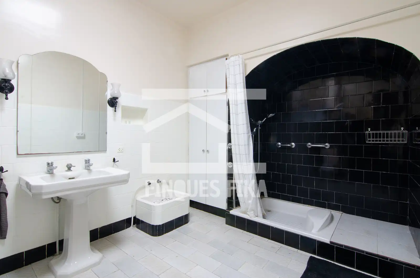 Bathroom of Houses for sale in Mataró  with Heating, Terrace and Balcony