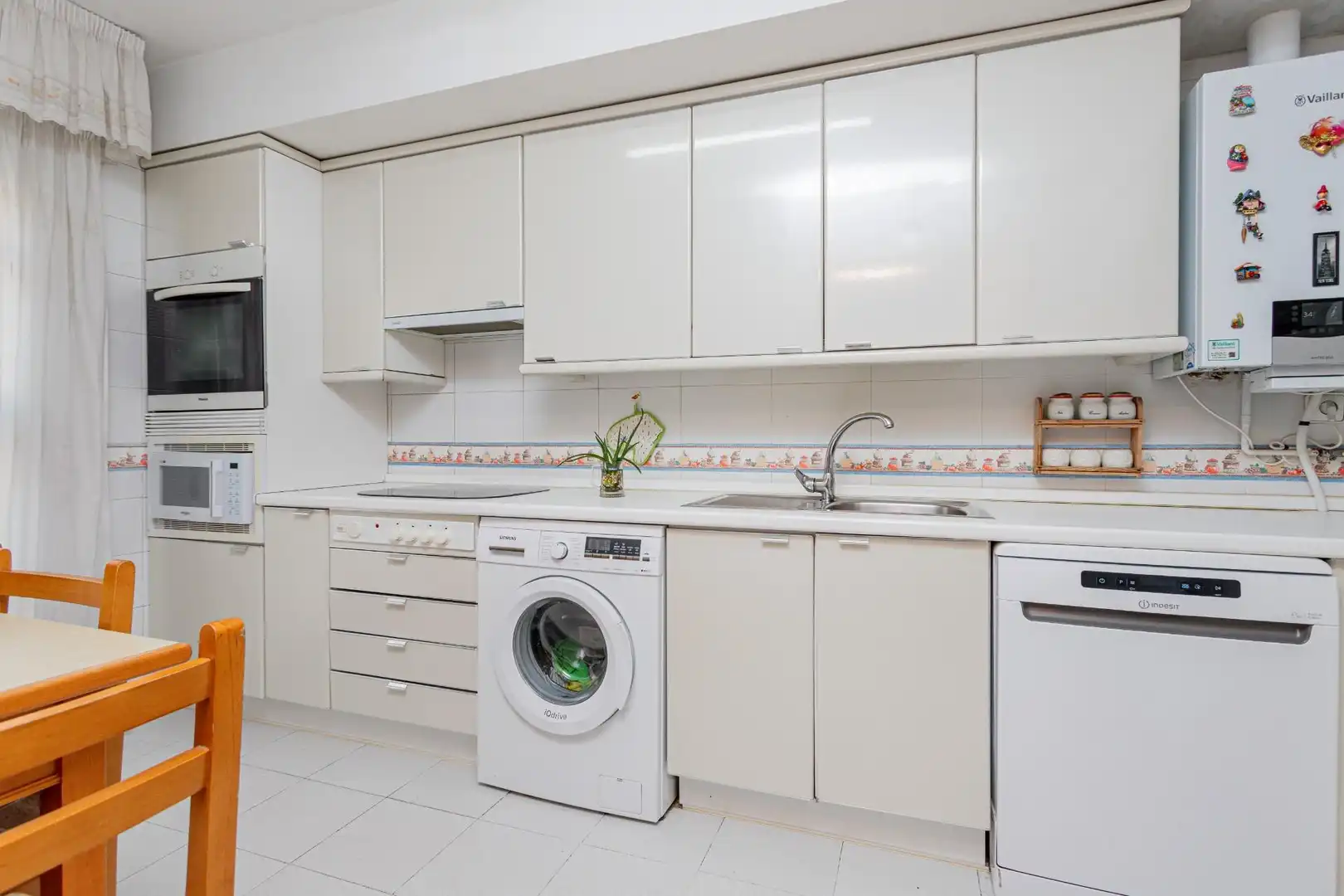 Cocina de Casa adosada en venta en Tres Cantos con Calefacción, Jardín privado y Terraza