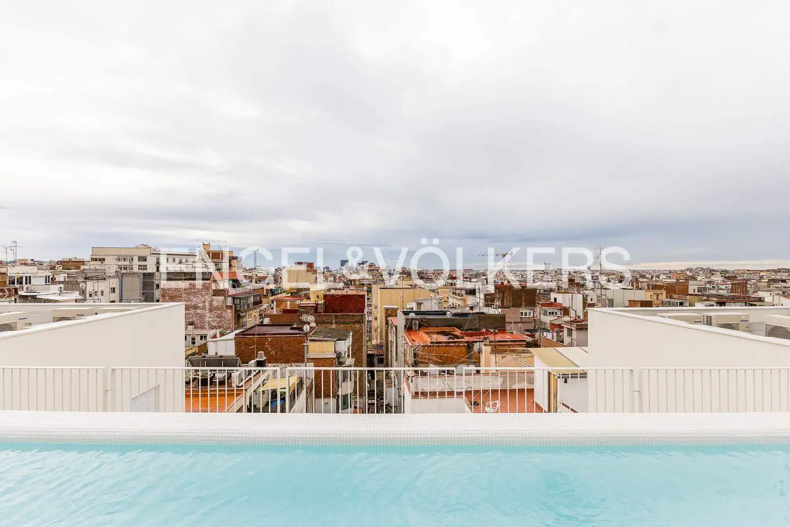 Terrasse von Wohnung zum Verkauf in L'Hospitalet de Llobregat mit Klimaanlage, Heizung und Terrasse