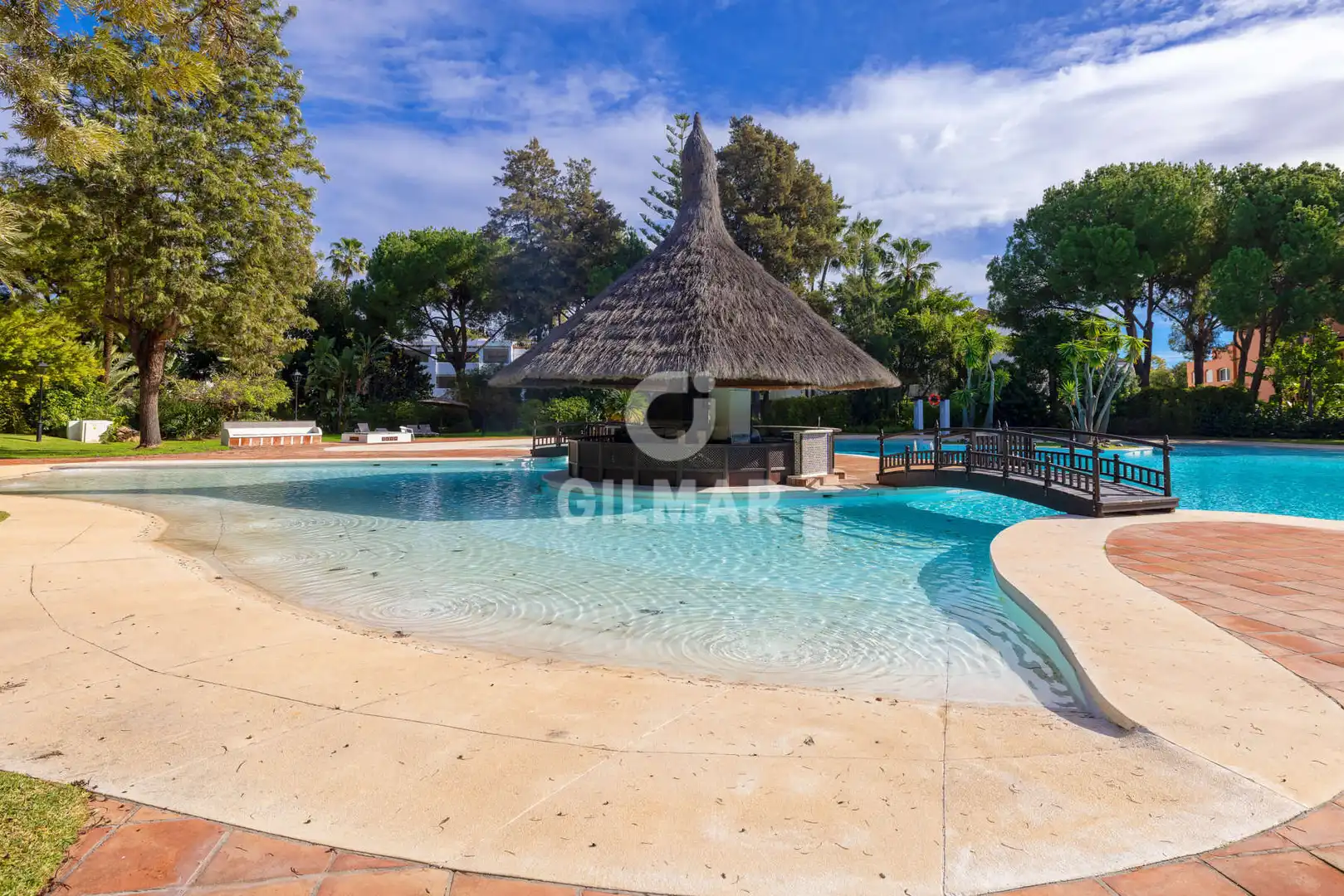 Schwimmbecken von Maisonette zum Verkauf in Estepona mit Heizung, Abstellraum und Balkon