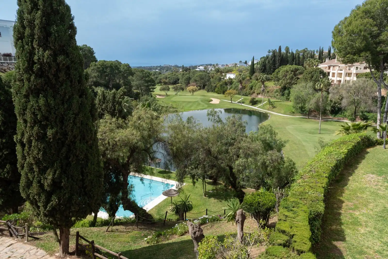 Jardín de Piso de alquiler en Benahavís con Aire acondicionado, Calefacción y Terraza