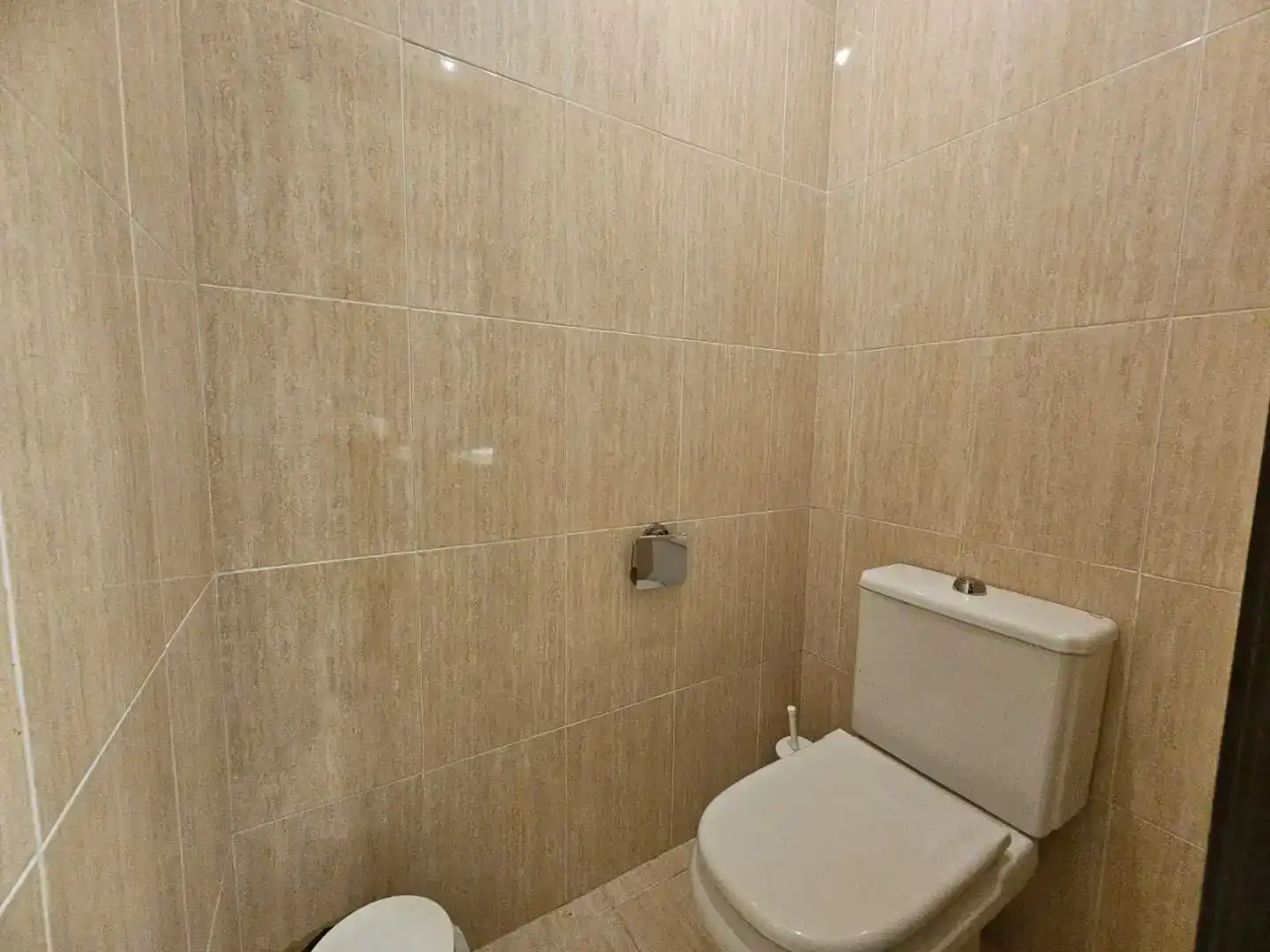 Bany de Casa o xalet en venda en Navahermosa amb Aire condicionat, Piscina i Balcó