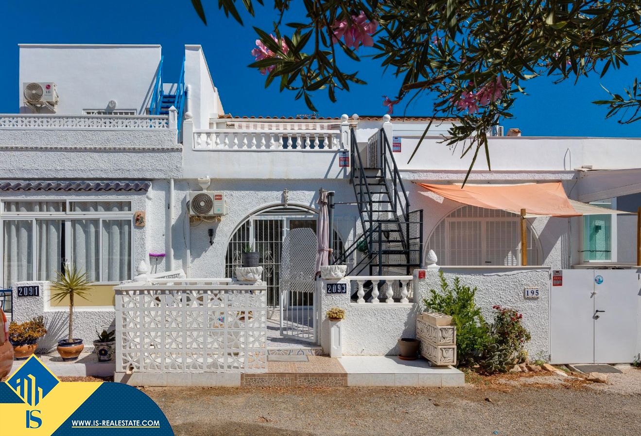 Exterior view of House or chalet for sale in Torrevieja  with Air Conditioner, Heating and Terrace