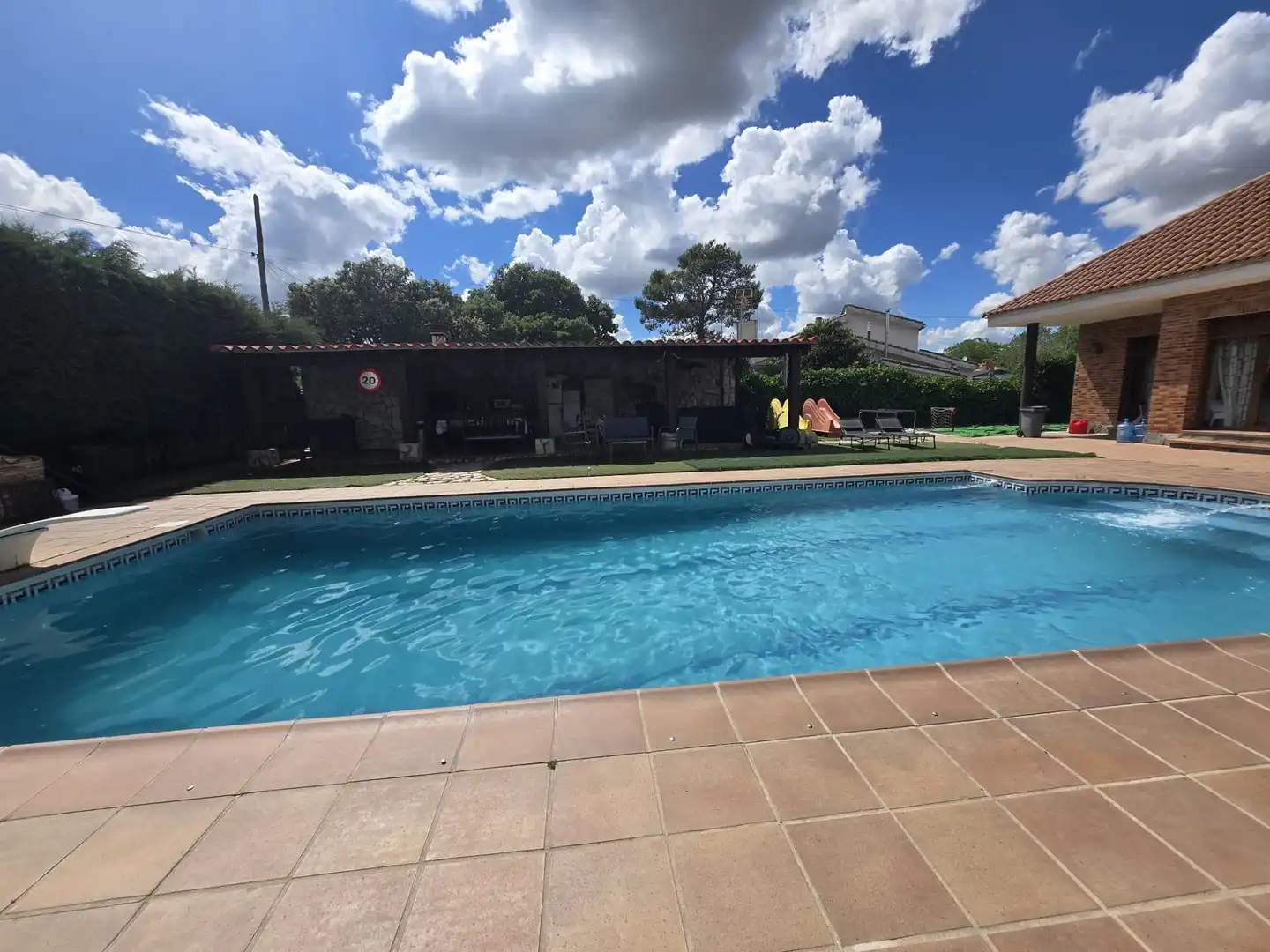 Piscina de Casa o xalet en venda en Nuevo Baztán amb Calefacció, Jardí privat i Traster