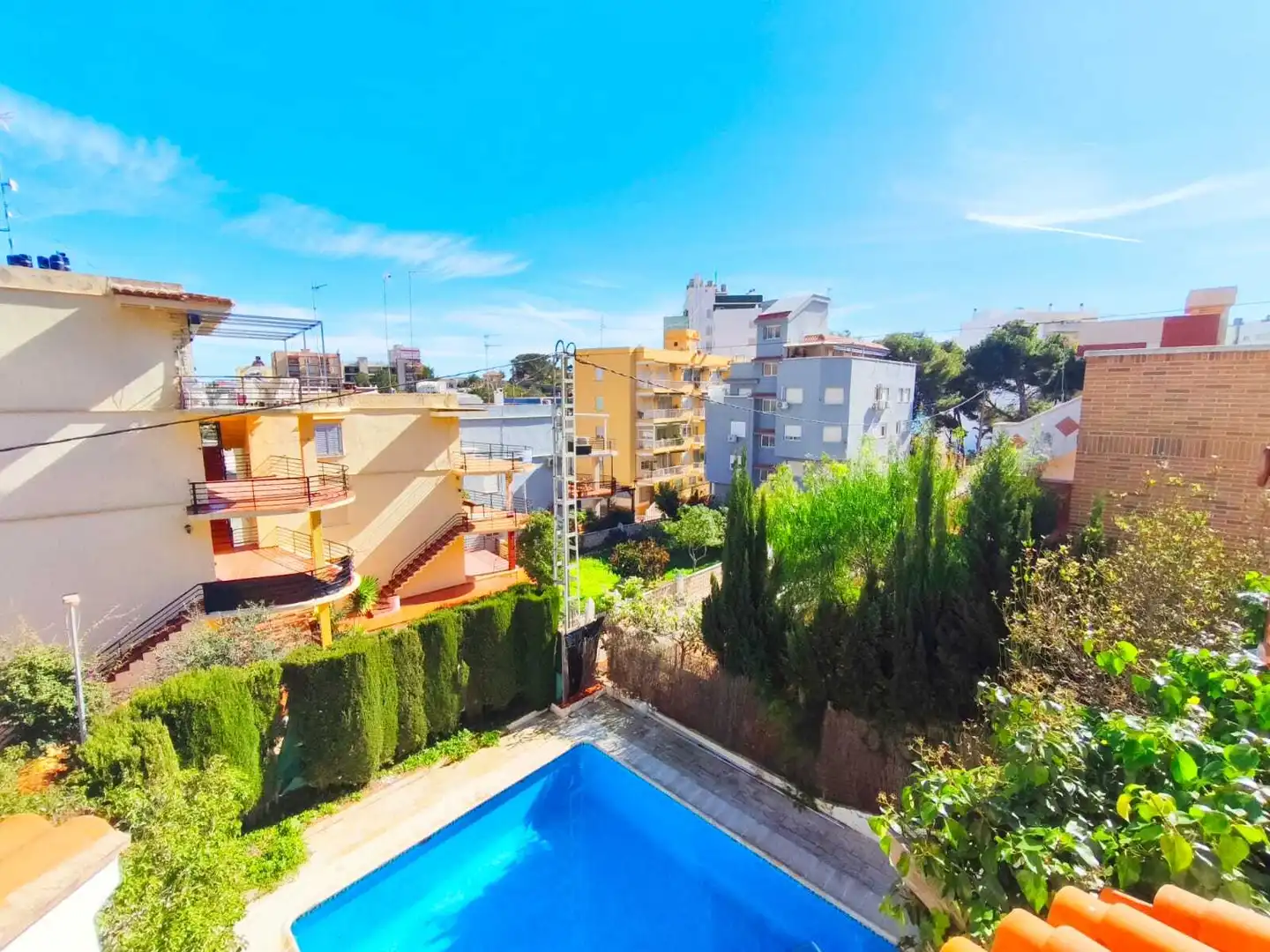 Chalet con piscina en venta en El Faro