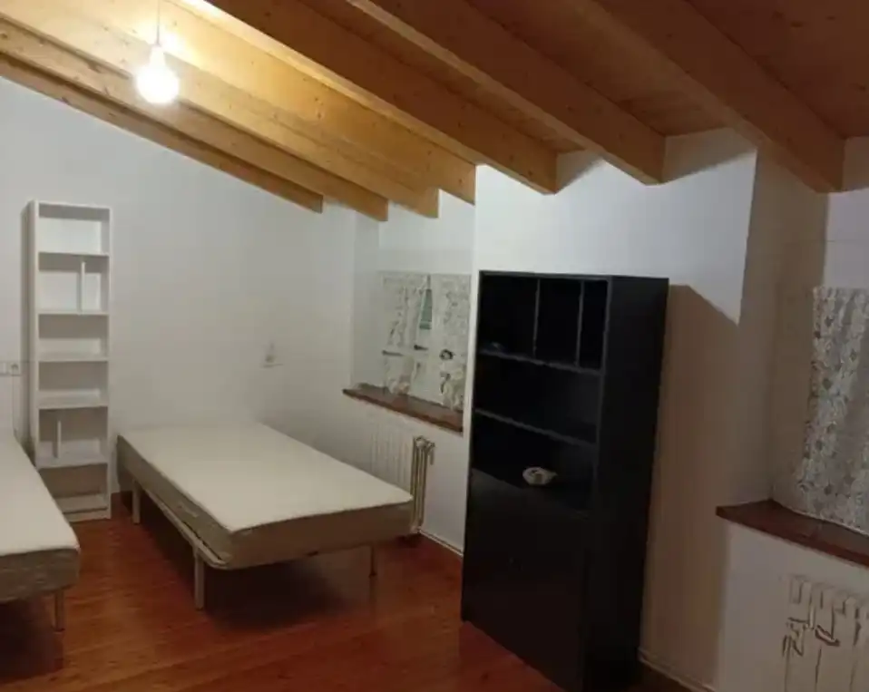 Dormitori de Casa o xalet en venda en Arenas de Iguña amb Calefacció, Traster i Moblat
